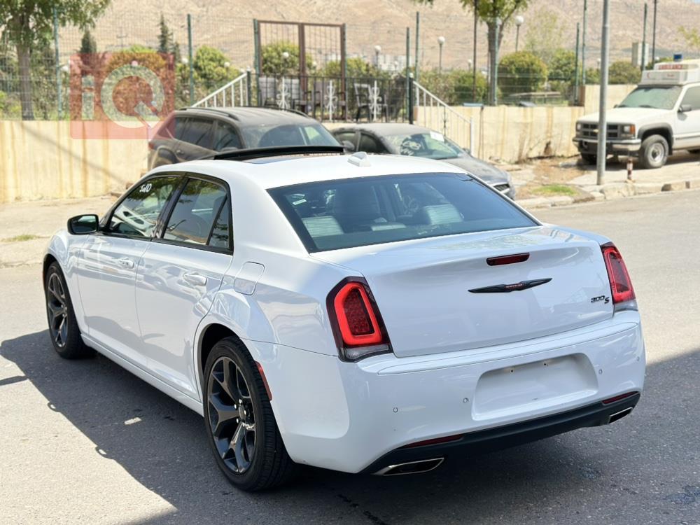 كرايسلر 300